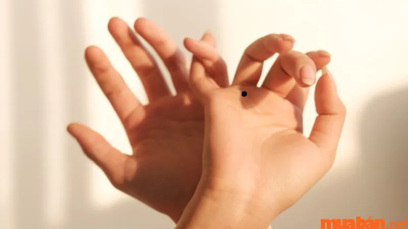 Nốt ruồi phong thủy ở tay: Giải mã chi tiết theo phong thủy