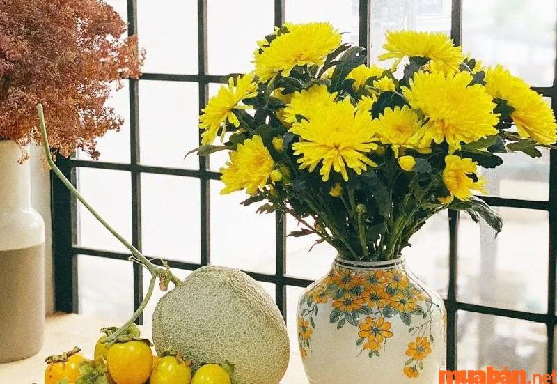 Về nhà mới nên cắm hoa gì trên bàn thờ để vừa thẩm mỹ vừa hợp phong thủy?